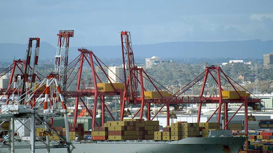 ship-unloading-at-port